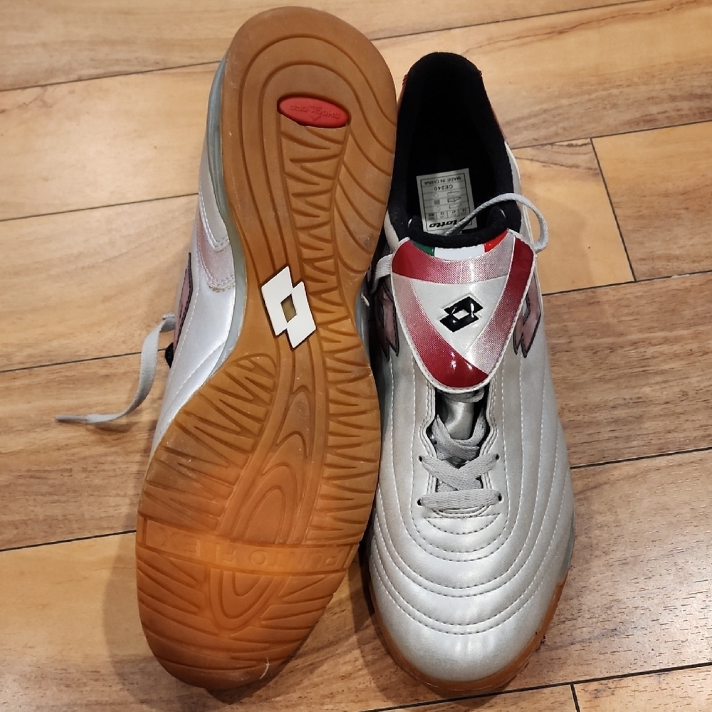 LOTTO Men's Silver Indoor Soccer Shoes